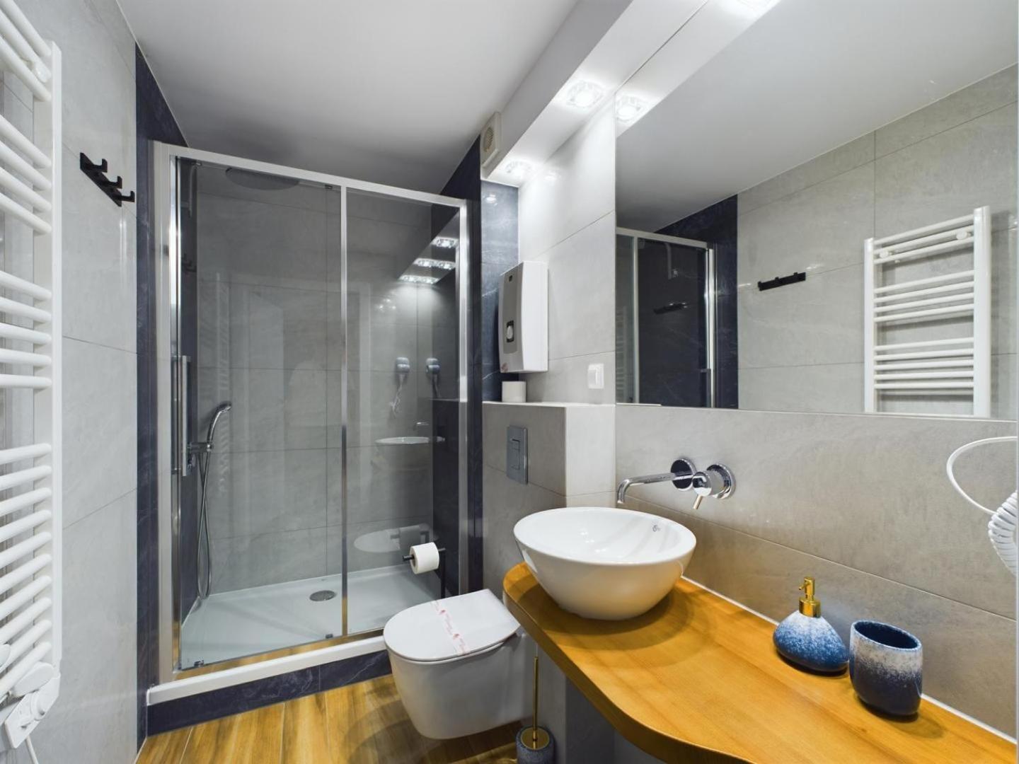 Apartment Familly Dabrowka - Przy Parku, Prywatny Parking, Sauna, Ogod - By Spaceapart *
