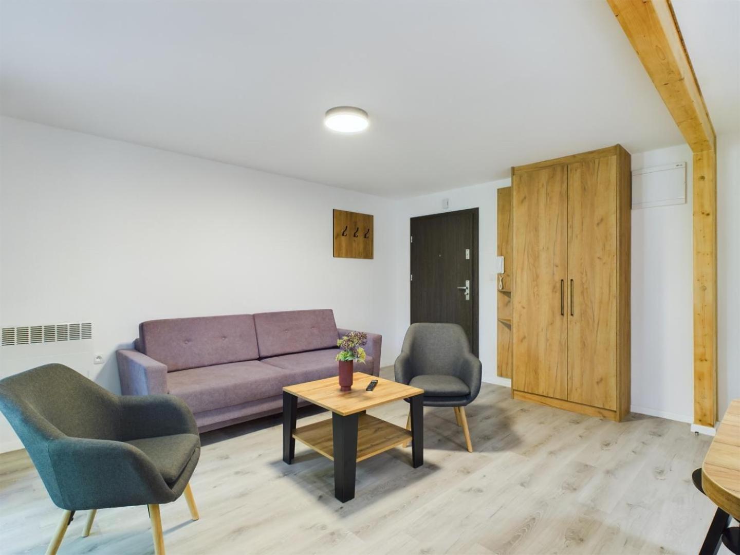 Apartment Familly Dabrowka - Przy Parku, Prywatny Parking, Sauna, Ogod - By Spaceapart