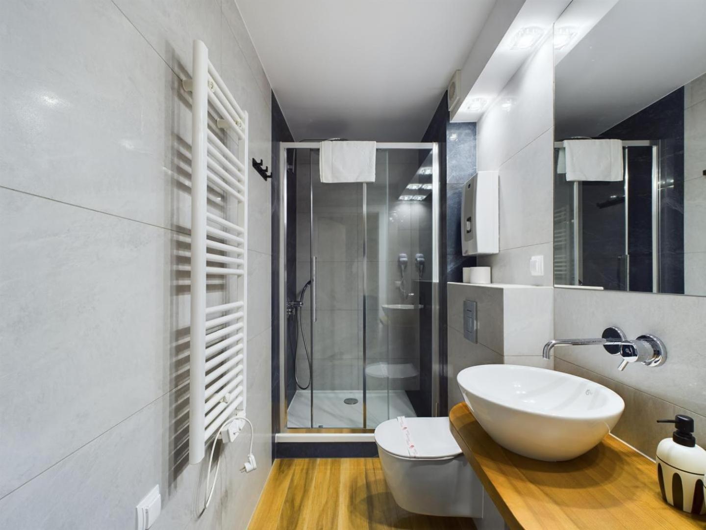 Familly Dabrowka - Przy Parku, Prywatny Parking, Sauna, Ogod - By Spaceapart Apartment