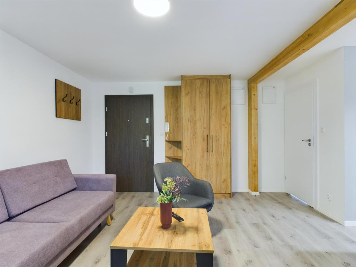 Apartment Familly Dabrowka - Przy Parku, Prywatny Parking, Sauna, Ogod - By Spaceapart Jelenia Góra