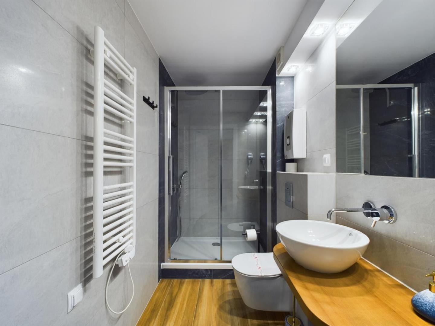 Apartment Familly Dabrowka - Przy Parku, Prywatny Parking, Sauna, Ogod - By Spaceapart *