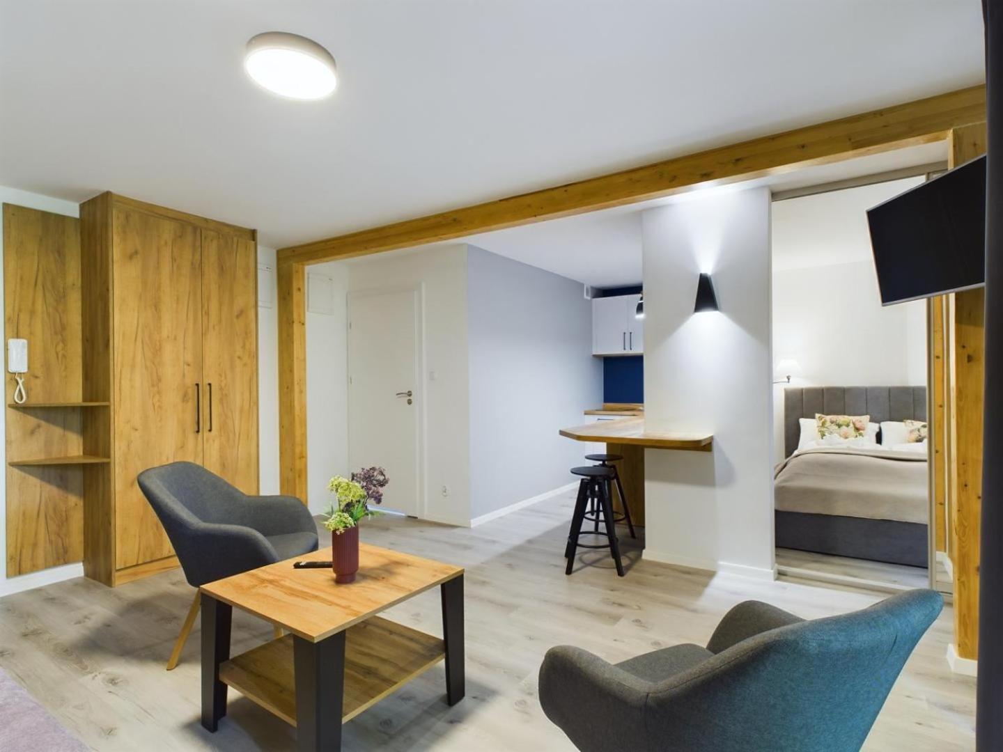Familly Dabrowka - Przy Parku, Prywatny Parking, Sauna, Ogod - By Spaceapart Apartment *